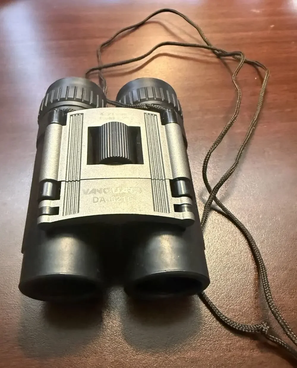 Vanguard DA-8210 Compact Binoculars Waterproof 8x21 Field 7.2° Coated Lens